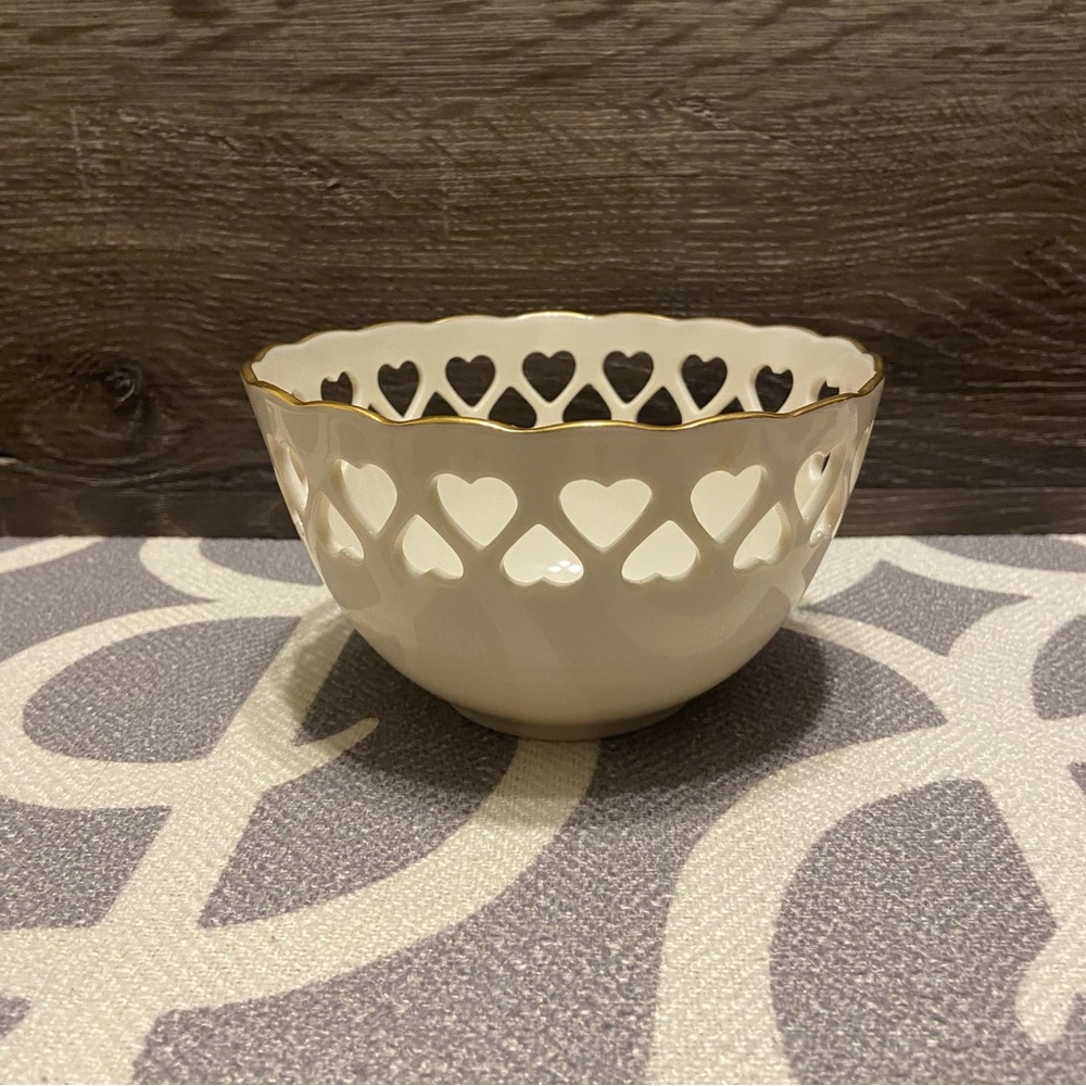 Lenox Footed Bowl Pierced Heart Collection Embossed Rose 5-5/8”
Made in USA